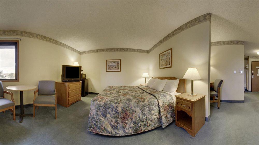 Super 8 By Wyndham Green Bay Near Stadium Exterior photo