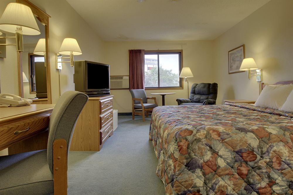 Super 8 By Wyndham Green Bay Near Stadium Exterior photo