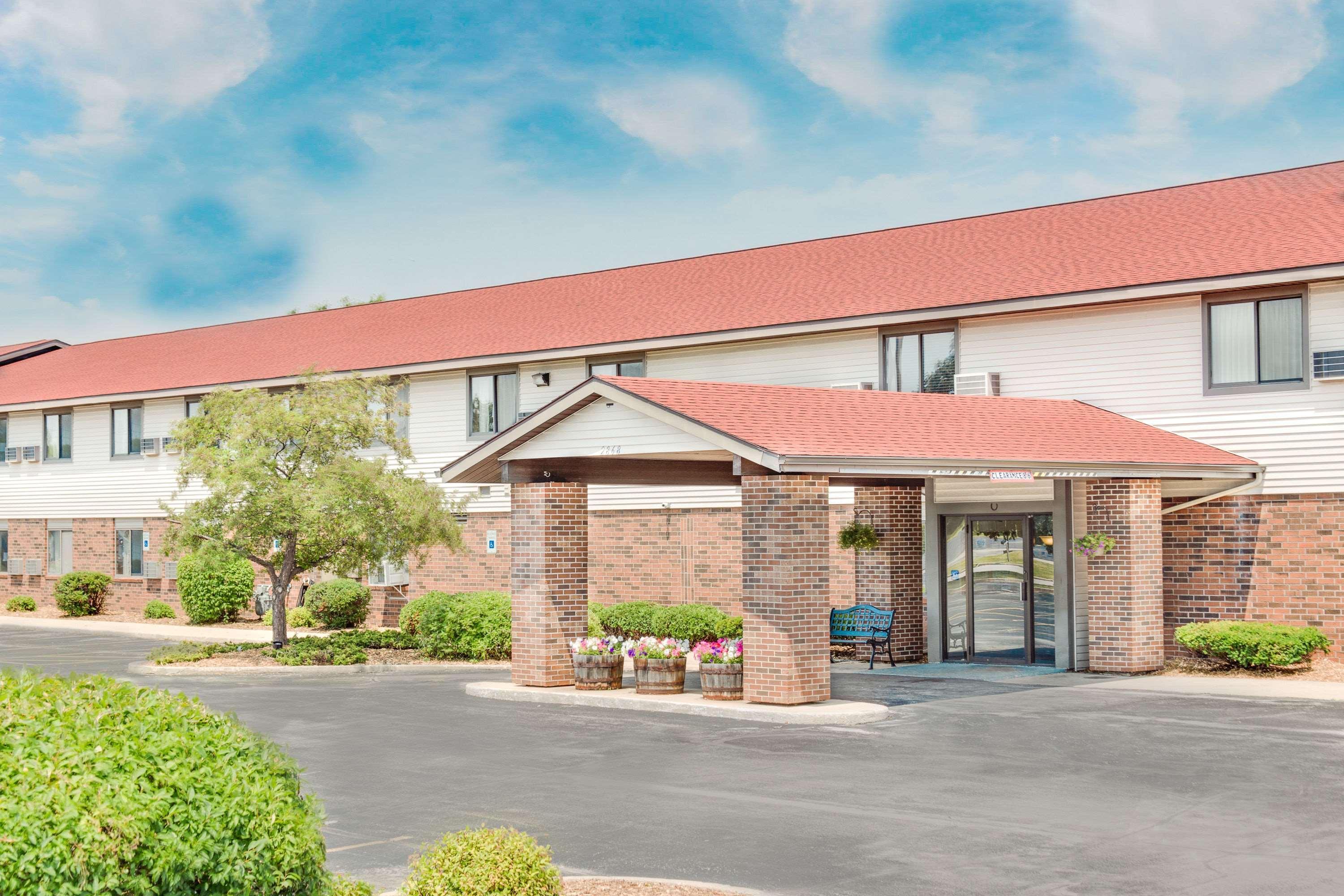Super 8 By Wyndham Green Bay Near Stadium Exterior photo