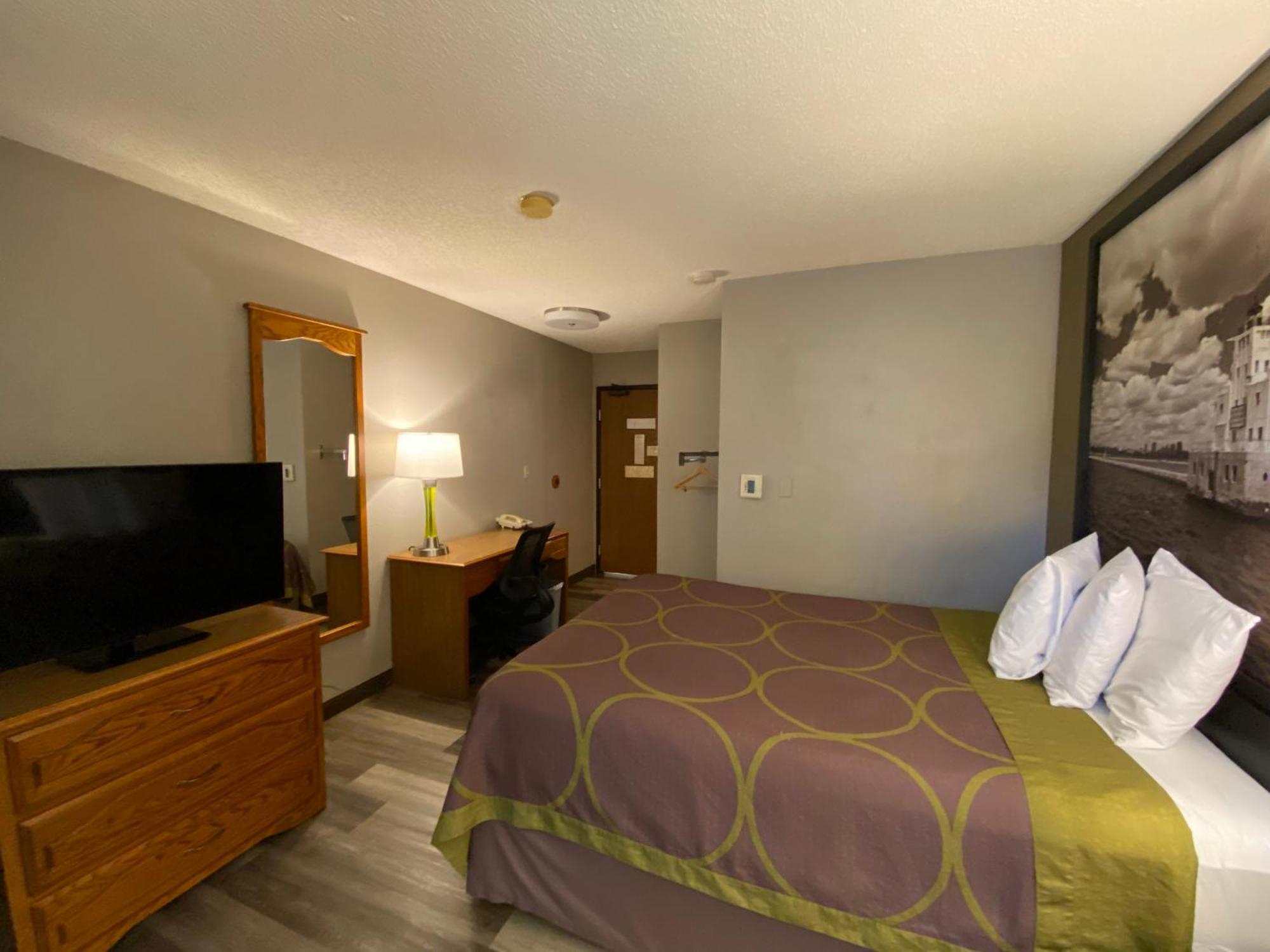 Super 8 By Wyndham Green Bay Near Stadium Exterior photo